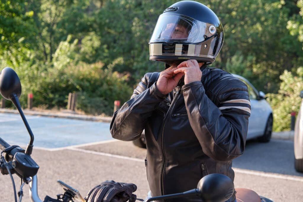 California has some of the strictest motorcycle helmet laws in the country. Under state law, both motorcycle drivers and passengers are required to wear approved safety helmets while riding. Although some riders view helmets as a matter of personal choice, California’s helmet requirements were created to reduce serious injuries and fatalities on the road.